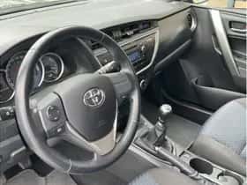 Toyota Auris (2014) thumbnail 7