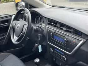 Toyota Auris (2014) thumbnail 8