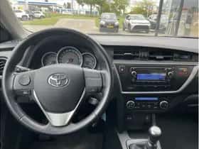 Toyota Auris (2014) thumbnail 9