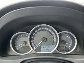 Toyota Auris (2014) thumbnail 10
