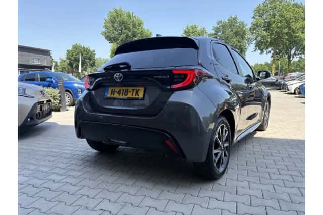 Toyota Yaris (2021) thumbnail 4