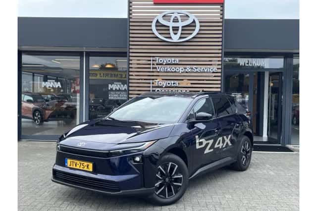Toyota bZ4X (2026) thumbnail 1