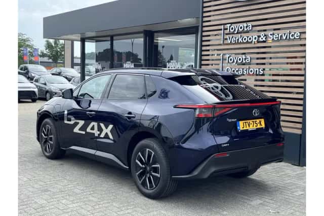 Toyota bZ4X (2026) thumbnail 3
