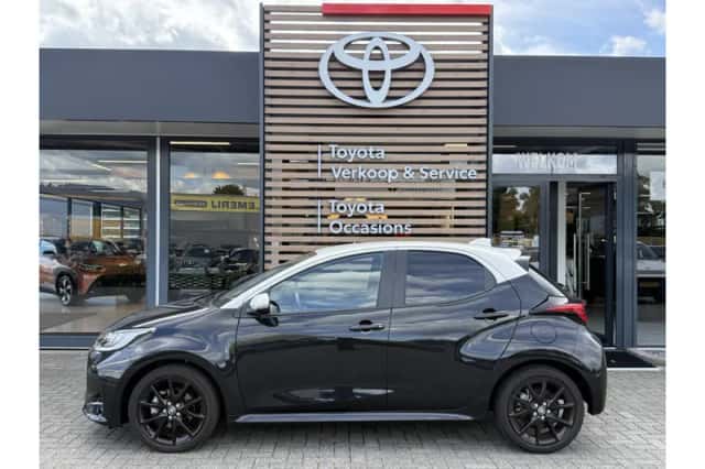 Toyota Yaris (2022) thumbnail 2