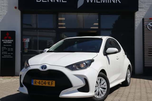 Toyota Yaris (2022) thumbnail 1