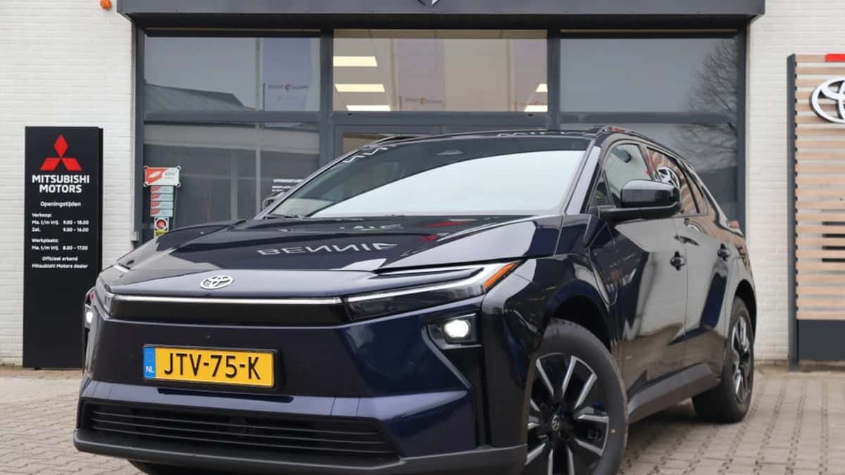 Toyota bZ4X (2026) — foto 1