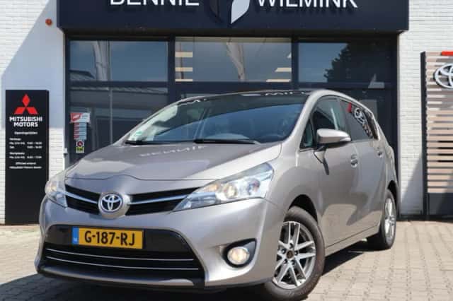 Toyota Verso (2016) thumbnail 1