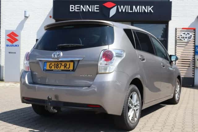 Toyota Verso (2016) thumbnail 2