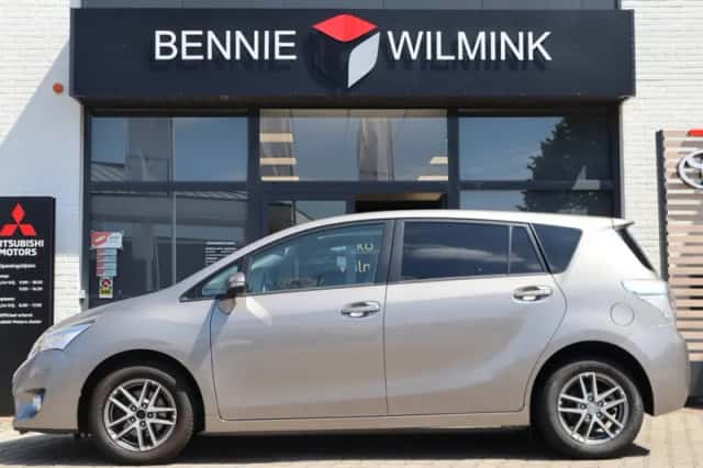 Toyota Verso (2016) thumbnail 3