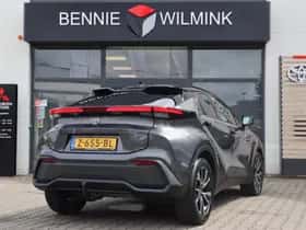 Toyota C-HR (2024) thumbnail 2