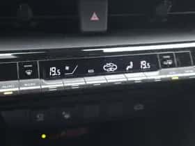 Toyota C-HR (2024) thumbnail 8