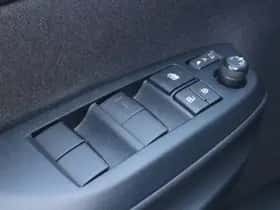 Toyota Yaris Cross (2024) thumbnail 23