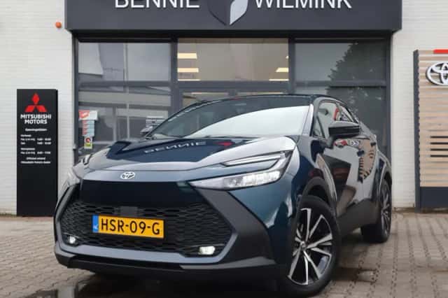 Toyota C-HR (2025) thumbnail 1