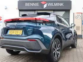 Toyota C-HR (2025) thumbnail 2