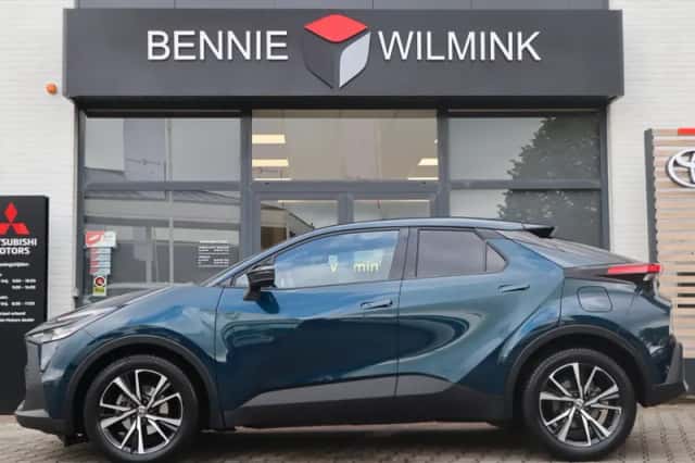 Toyota C-HR (2025) thumbnail 3