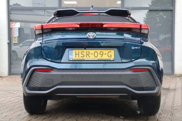Toyota C-HR (2025) thumbnail 5