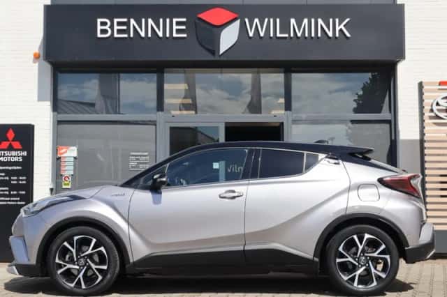 Toyota C-HR (2018) thumbnail 3