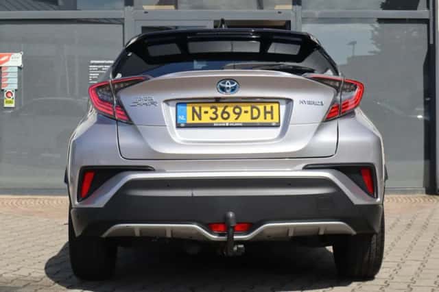 Toyota C-HR (2018) thumbnail 5