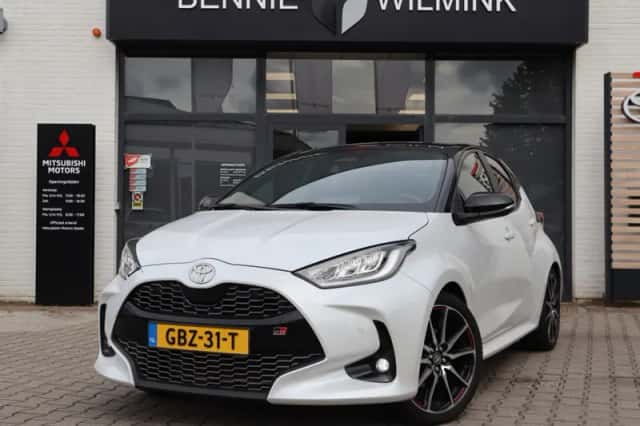 Toyota Yaris (2024) thumbnail 1