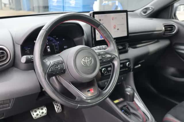 Toyota Yaris (2024) thumbnail 4