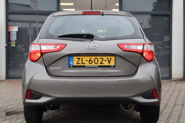 Toyota Yaris (2019) thumbnail 5