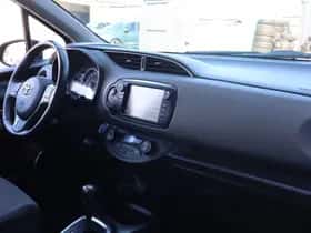 Toyota Yaris (2016) thumbnail 14