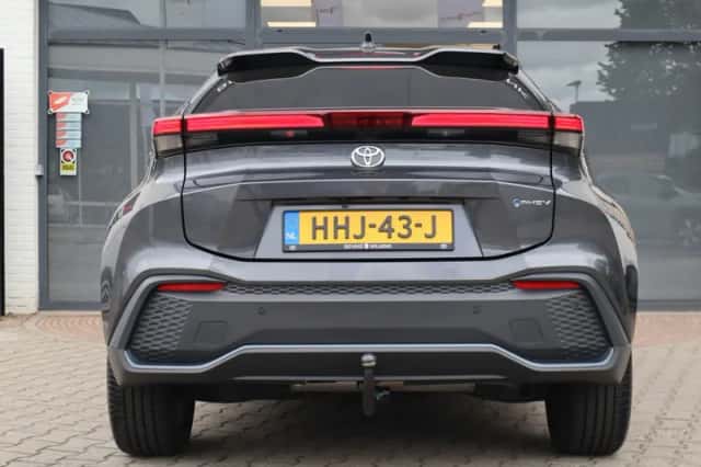 Toyota C-HR (2024) thumbnail 3
