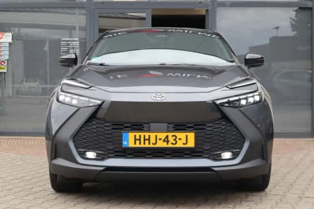 Toyota C-HR (2024) thumbnail 4