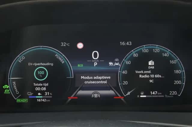 Toyota C-HR (2024) thumbnail 5