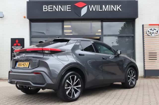 Toyota C-HR (2024) thumbnail 6