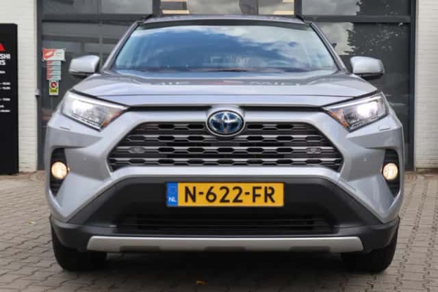 Toyota RAV4 (2021) thumbnail 4