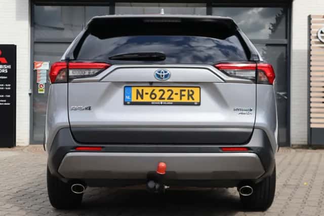 Toyota RAV4 (2021) thumbnail 5
