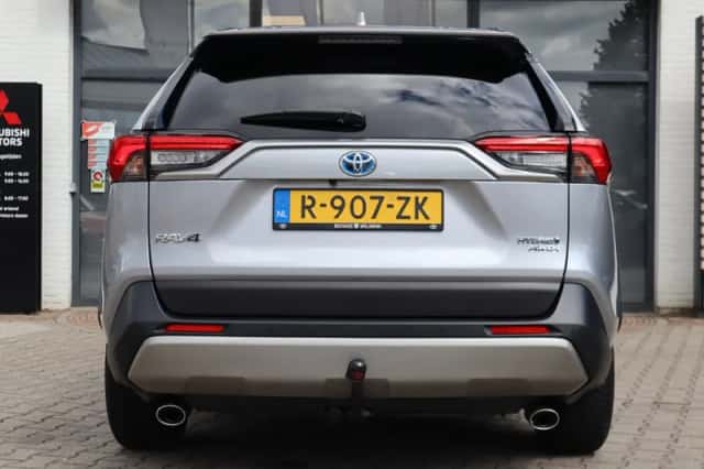 Toyota RAV4 (2022) thumbnail 5