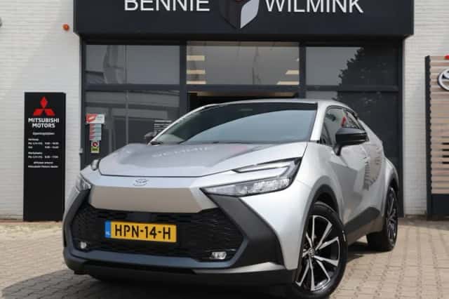 Toyota C-HR (2025) thumbnail 1