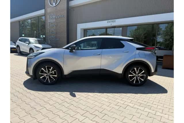Toyota C-HR (2025) thumbnail 2