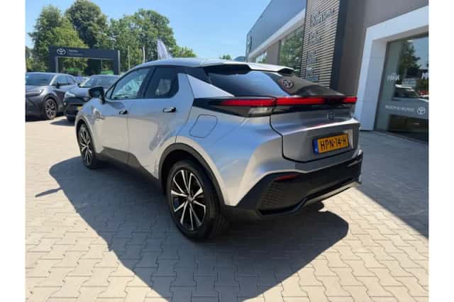 Toyota C-HR (2025) thumbnail 3