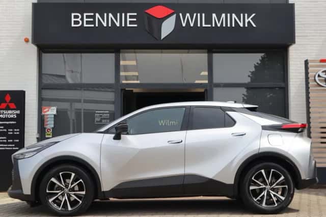 Toyota C-HR (2025) thumbnail 3