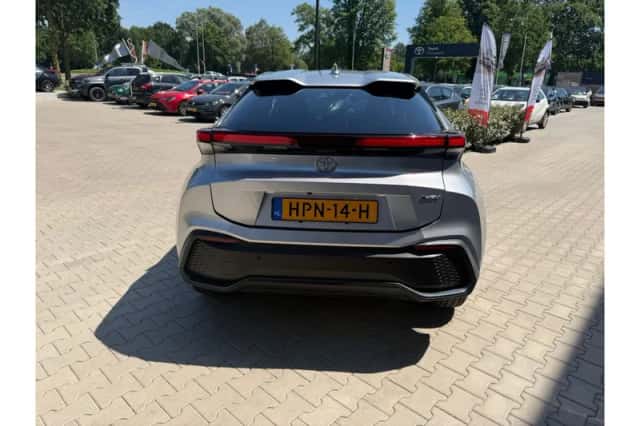 Toyota C-HR (2025) thumbnail 4