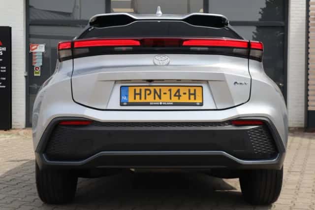 Toyota C-HR (2025) thumbnail 5