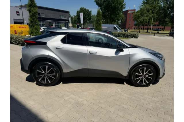Toyota C-HR (2025) thumbnail 6