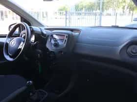 Toyota Aygo (2018) thumbnail 11