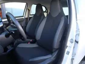 Toyota Aygo (2018) thumbnail 10