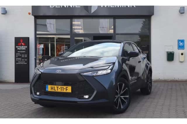 Toyota C-HR (2025) thumbnail 1