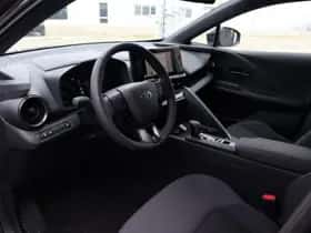 Toyota C-HR (2025) thumbnail 16