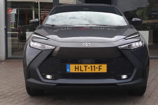 Toyota C-HR (2025) thumbnail 4