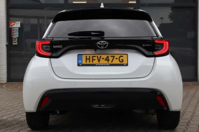 Toyota Yaris (2024) thumbnail 3
