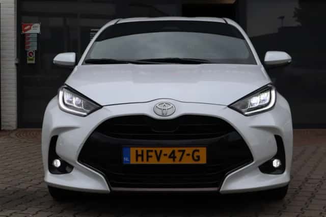 Toyota Yaris (2024) thumbnail 4