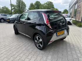 Toyota Aygo (2015) thumbnail 2