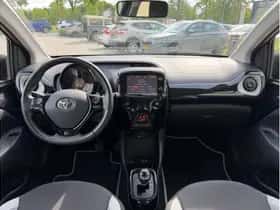 Toyota Aygo (2015) thumbnail 11