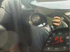 Toyota Aygo (2015) thumbnail 16